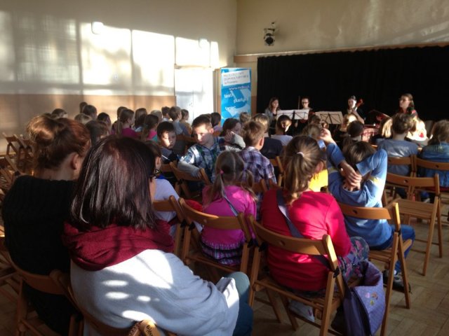 NIE BOJĘ SIĘ MUZYKI - koncert muzyki klasycznej w MDK 2 dla szkół i przedszkoli, 5.11.2014 r. Prowadzenie: Fundacja Fabryka Sztuki. http://www.niebojesiemuzyki.pl/